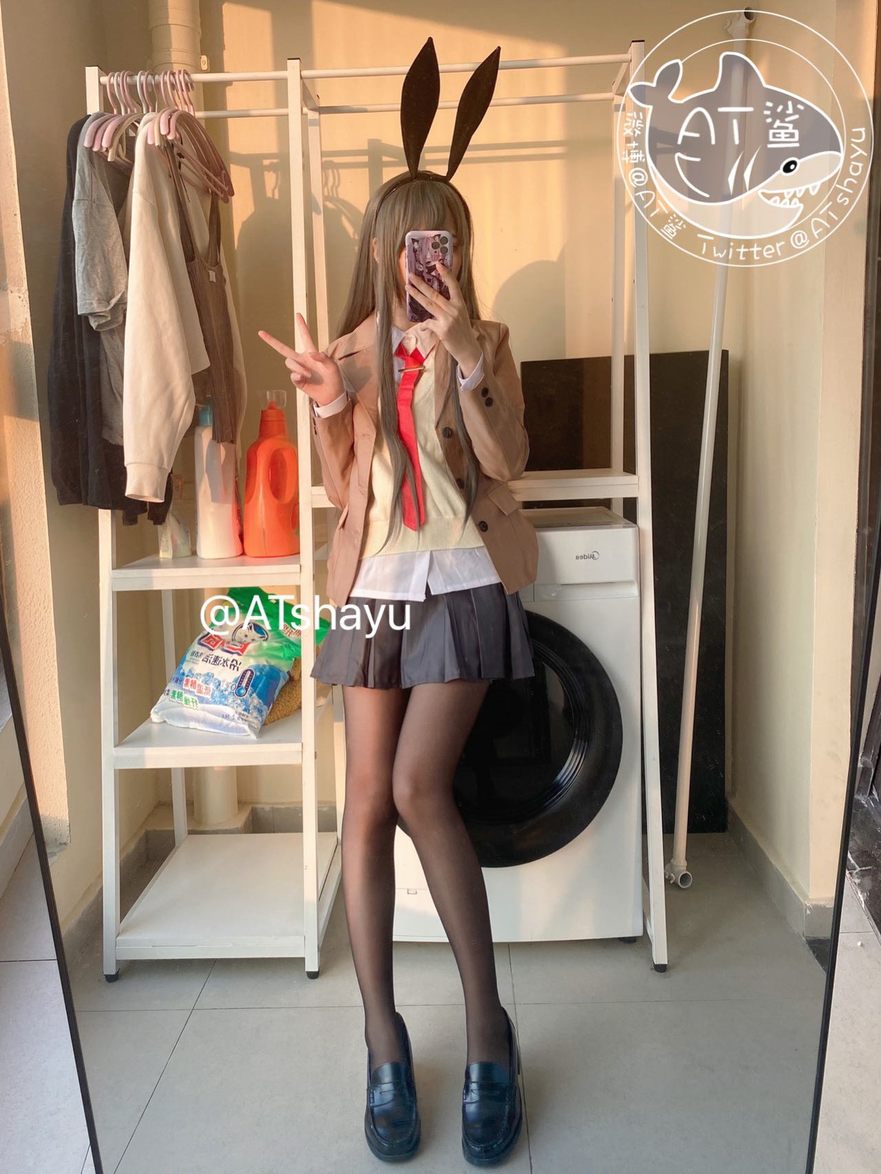 AT鲨小姐姐cos《妹麻衣学姐》：可爱与性感的完美结合！-绿色萌妹