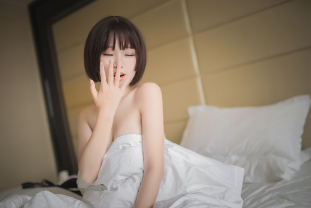 Yoko宅夏简介绍：一个活泼可爱的Coser-绿色萌妹