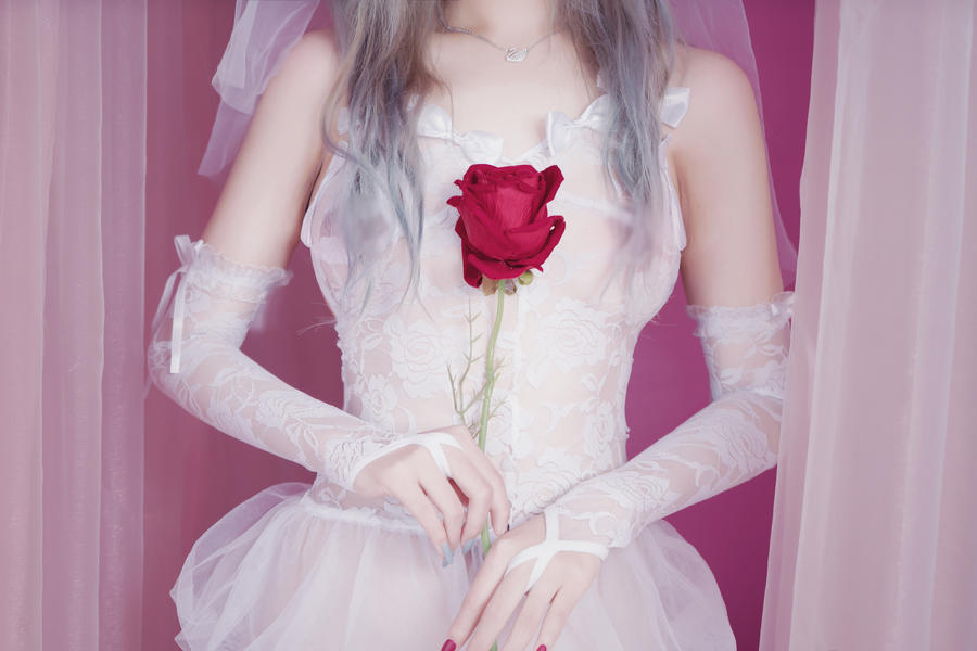 eloise软软《入水蕾丝》作品赏析-绿色萌妹