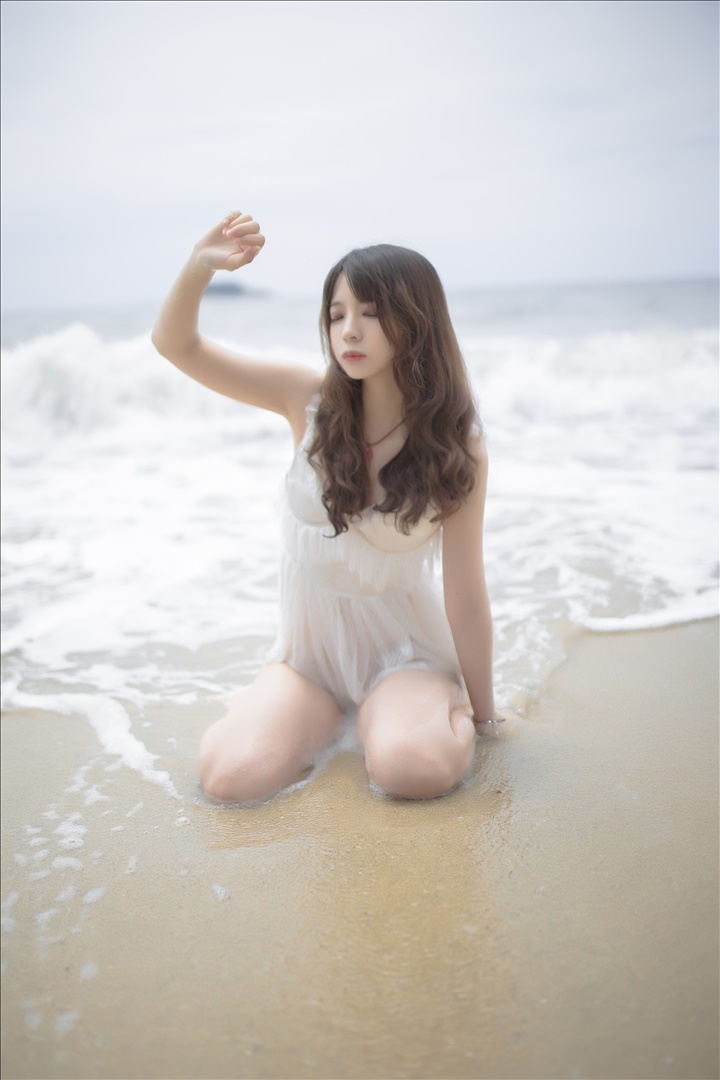 颜值超群的萌妹子焖焖碳 橘黄猫咪和仙女般魅力！-绿色萌妹