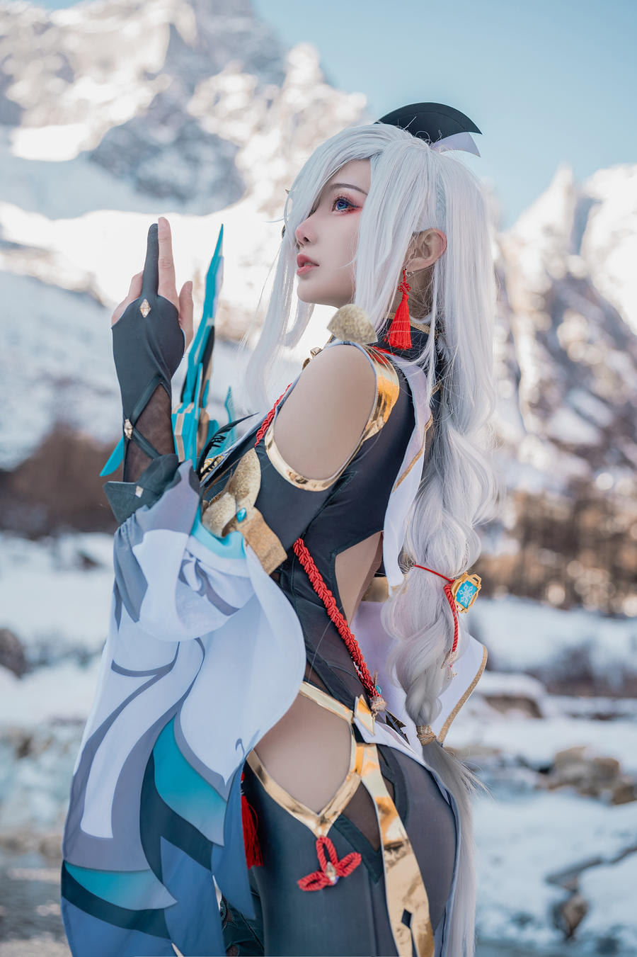 如月灰超绝申鹤Cosplay，冻上雪山也要还原完美角色！-绿色萌妹