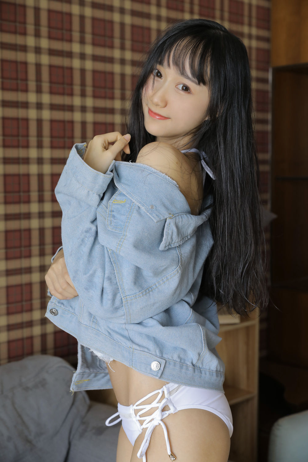 走路摇ZLY：二次元女神，性感与可爱并存-绿色萌妹
